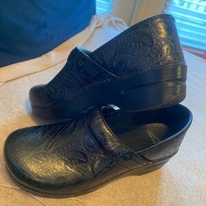 Barely Worn Dansko Cloggs